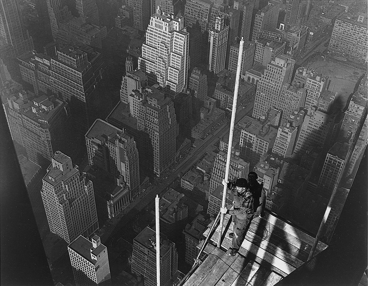 Levantando el mástil, el Empire State Building, 1939 de Lewis Wickes Hine