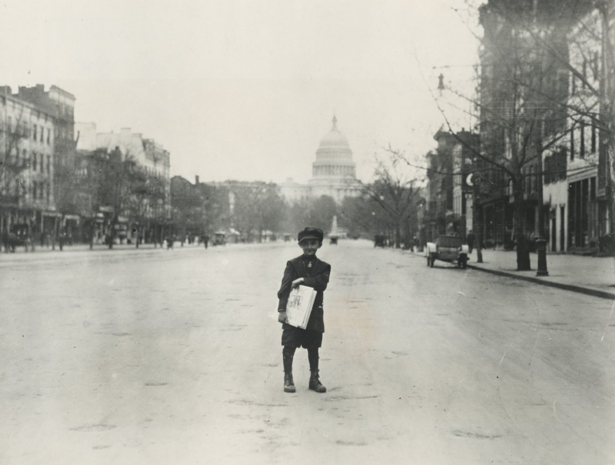 Título del pie de foto en el objeto: «¡Léalo todo al respecto!» de Lewis Wickes Hine