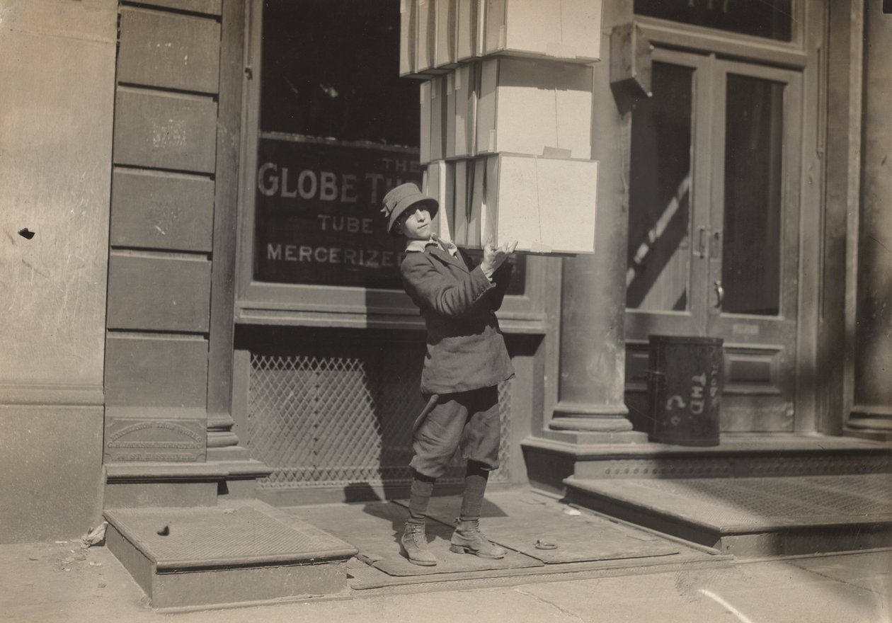 Chico del Carro o Chico de la Cola ayudando a cargar el carro, c. 1914 de Lewis Wickes Hine