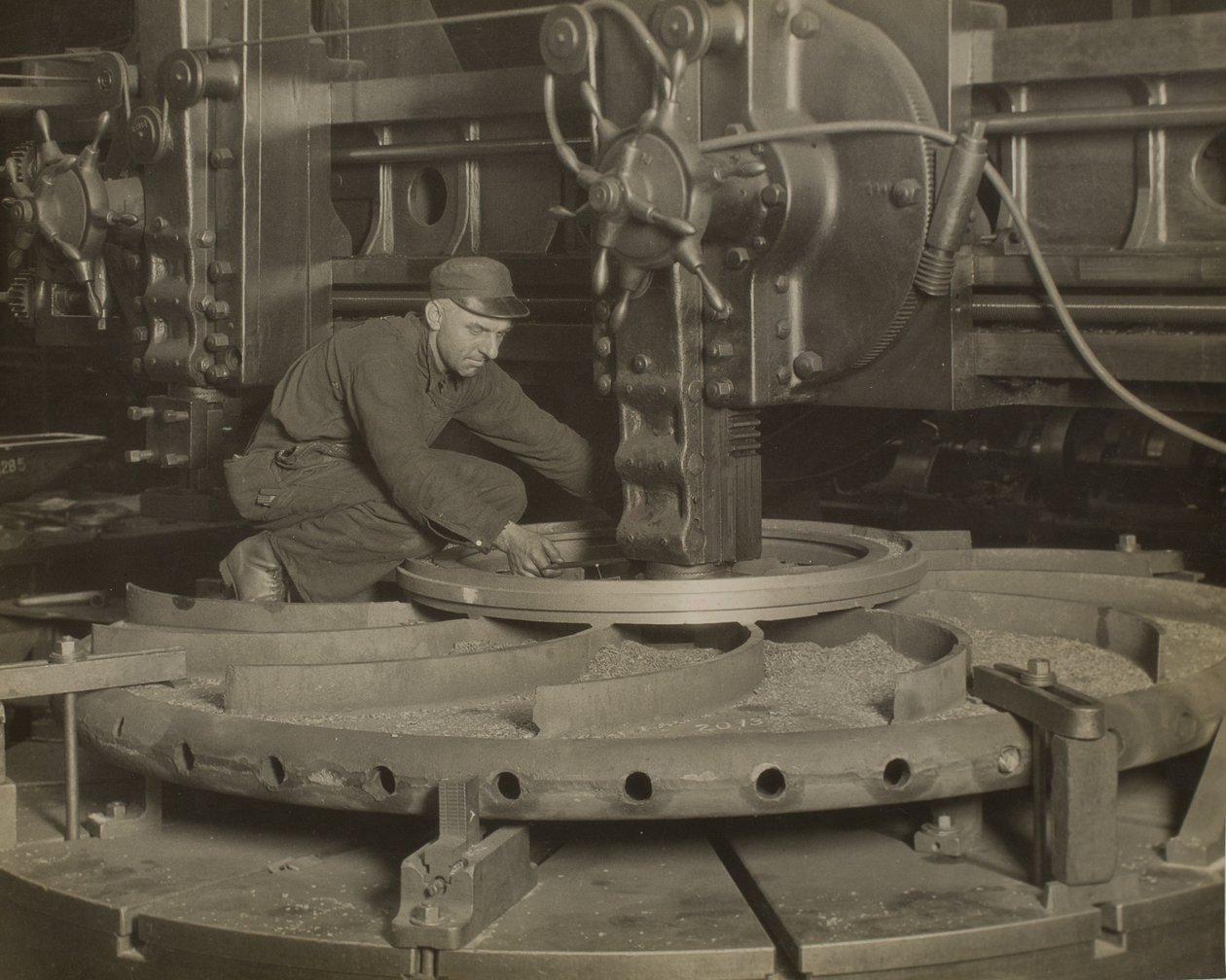 Trabajador en una rectificadora de Lewis Wickes Hine