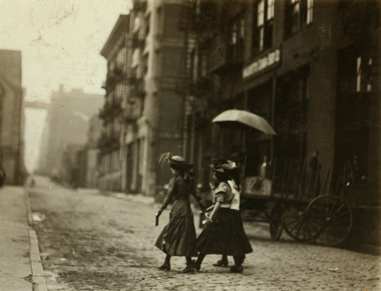 Trabajadores de la fábrica de medicamentos Salvan, en la calle Olive de St. de Lewis Wickes Hine