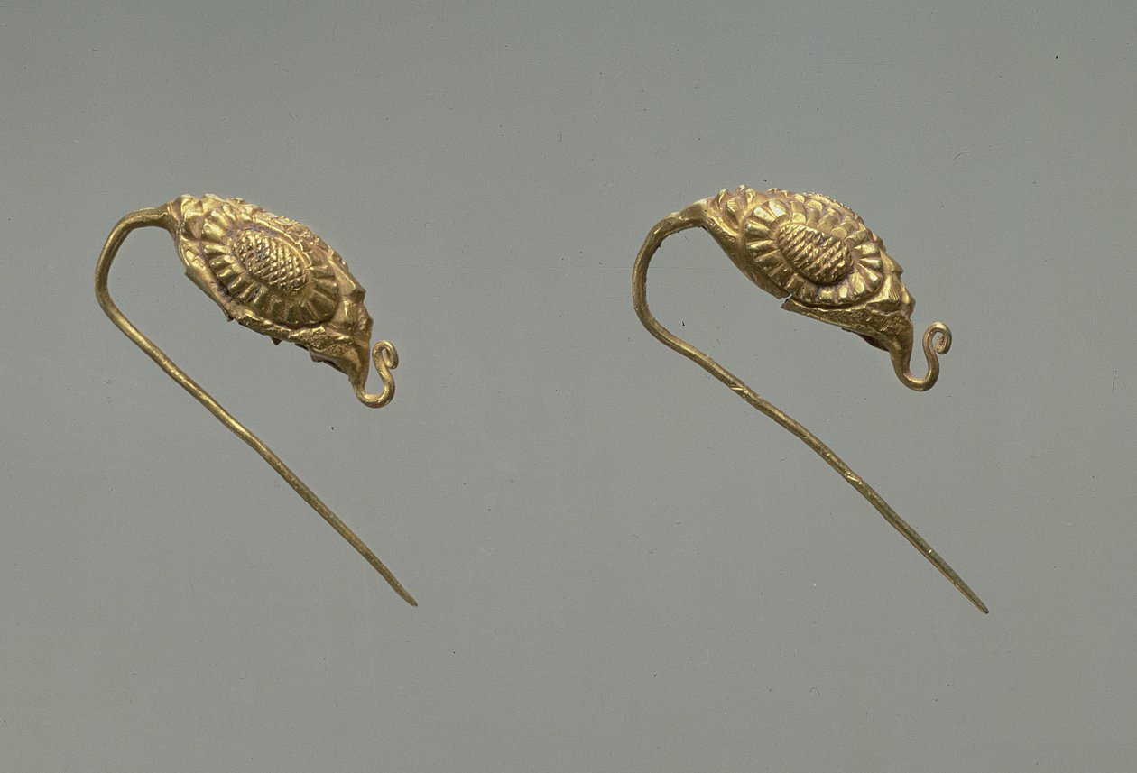 Par de pendientes de oro, Dinastía Liao, siglos X-XI de Liao Dynasty Chinese School