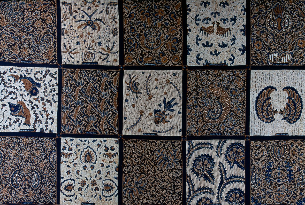 Batik con diseños tradicionales de colores tradicionales, Surakarta, Java, Indonesia, detalle de Unbekannt Unbekannt