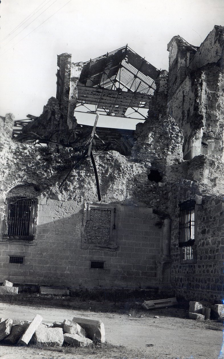 Daños en el Alcázar de Toledo tras el asedio de Unbekannt Unbekannt