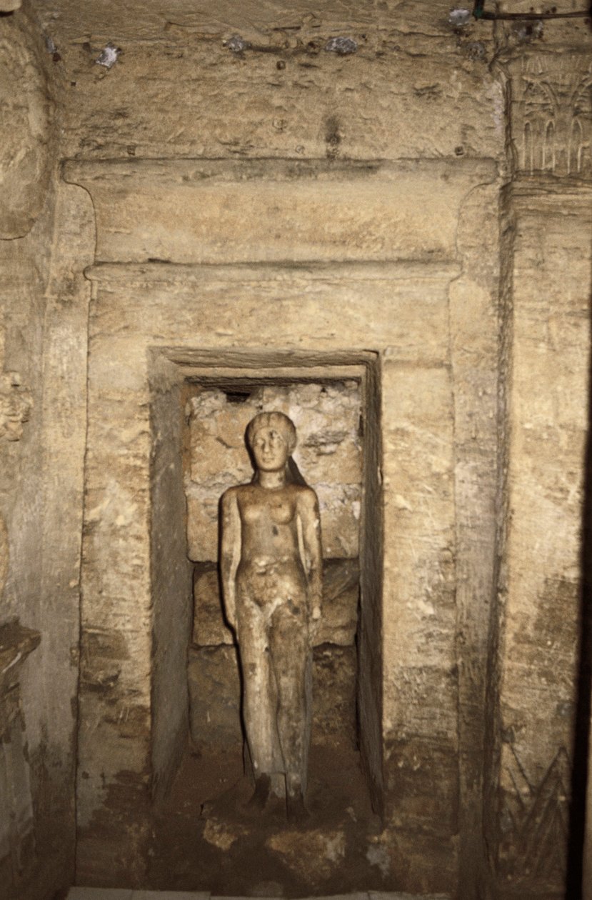 Egipto, Alejandría, Catacumbas de Kom-esh-Shuqafa, Interior del hipogeo, nicho con estatua femenina de Unbekannt Unbekannt