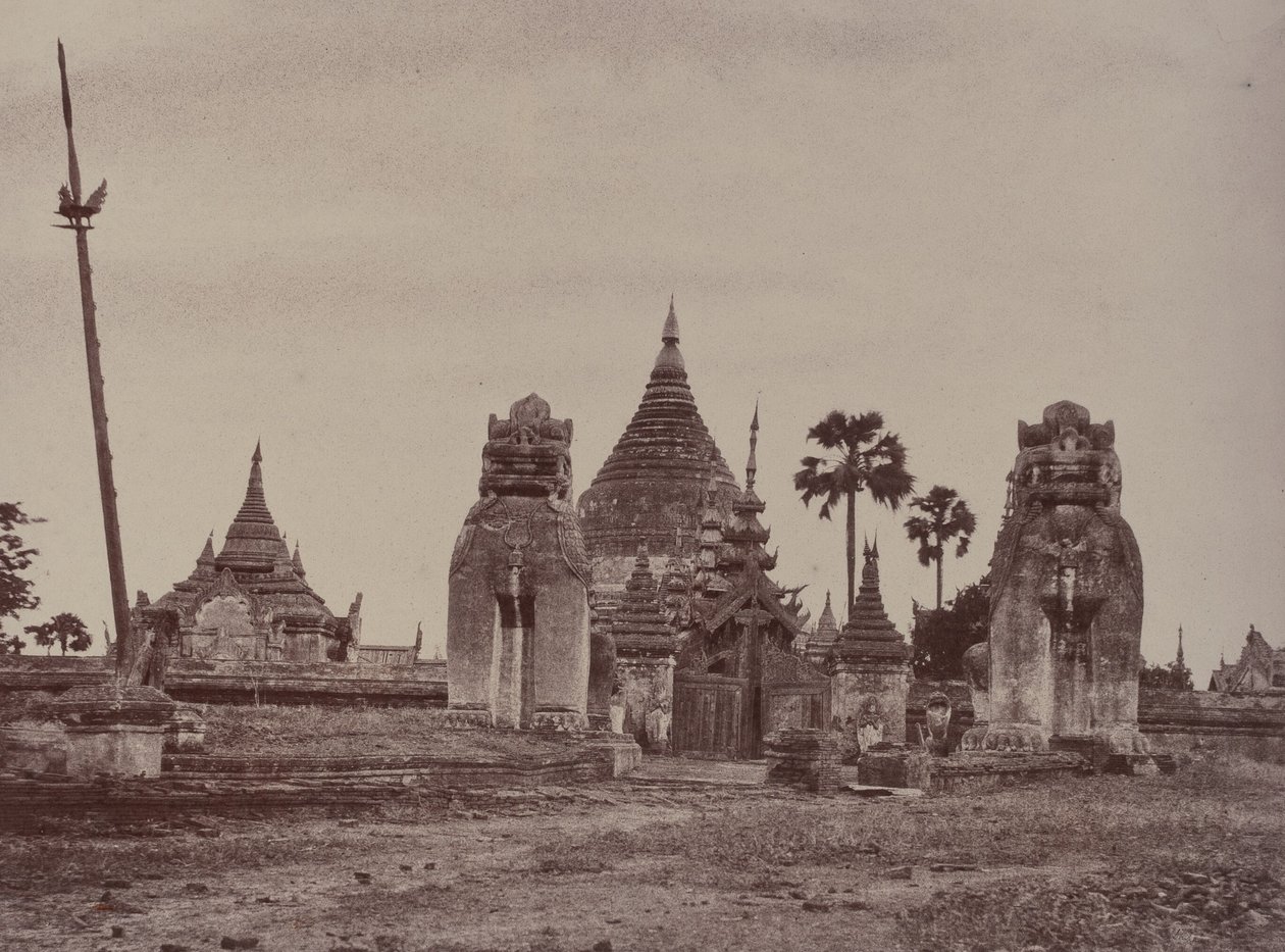 Pugahm Myo: Entrada a la pagoda Shwe Zeegong de Linnaeus Tripe