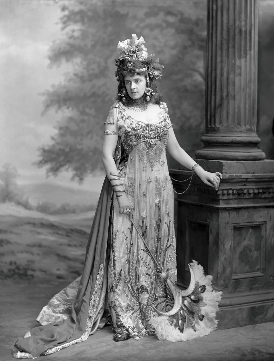 Sra. Algernon Bourke 1870-1967, nacida Guendoline Irene Emily Sloane-Stanley, 1897 de London . Photo studio Lafayette