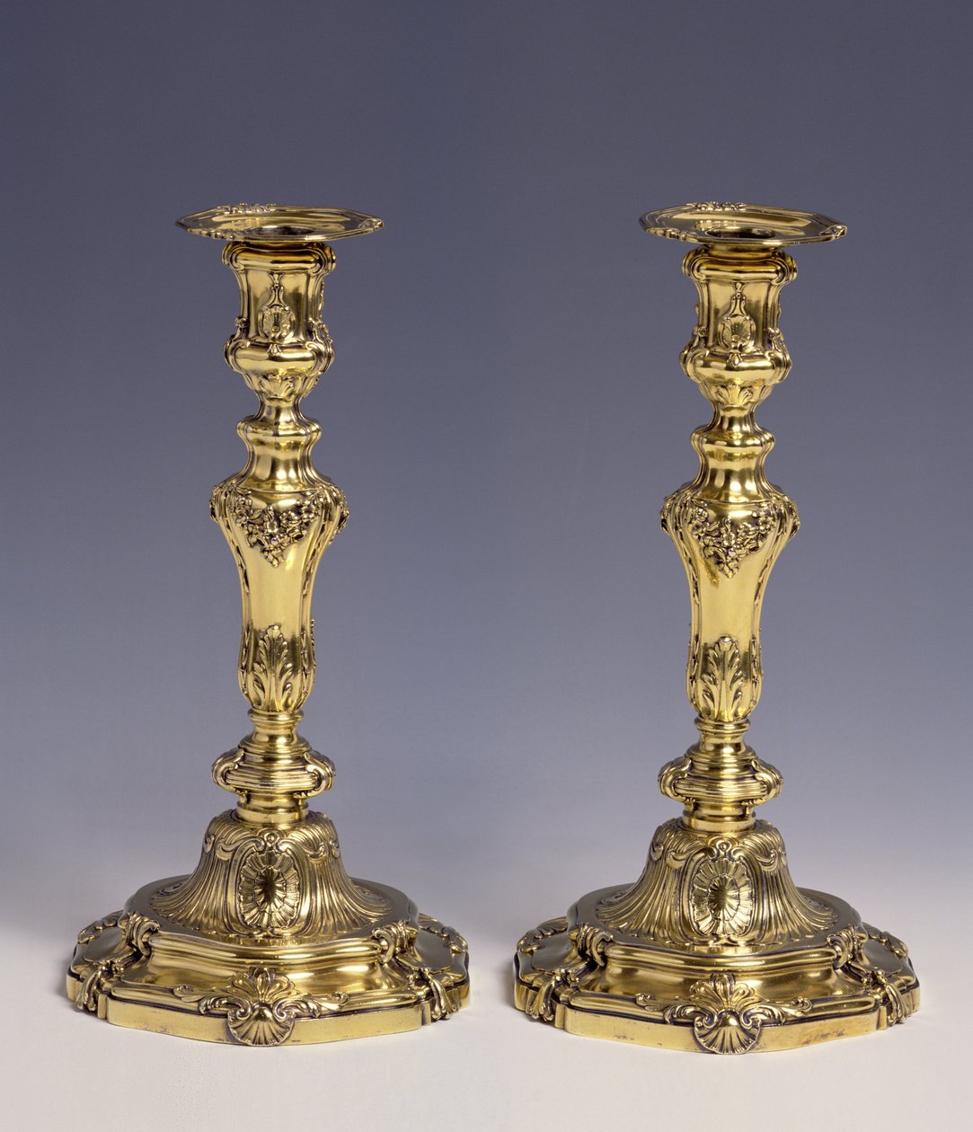 Par de candelabros, hechos por Louis-Joseph Lenhendrick de Louis Joseph Lenhendrick