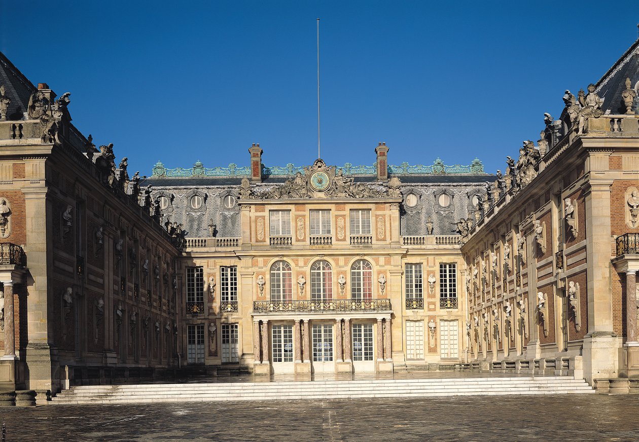 El patio de Luis XIII, o el patio de mármol, remodelado por Louis Le Vau (1612-70), c.1630 de Louis Le Vau