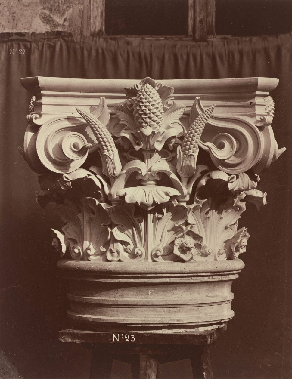 Escultura ornamental de la Ópera de París (fragmento de columna),1865/1874 (foto) de Louis-Emile Durandelle