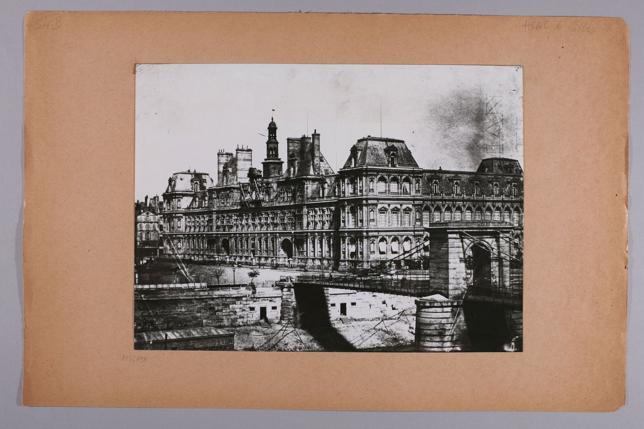 Fachada del antiguo ayuntamiento, a la entrada del puente de Arcole. Hacia 1860. 4.º distrito, París. de Louis-Rémy Robert