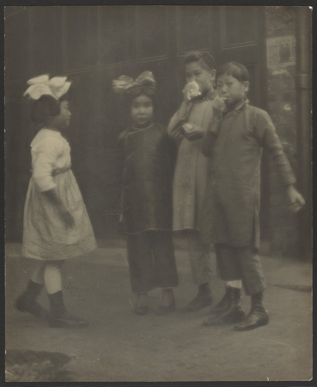 [Niños en Chinatown] de Louis Fleckenstein