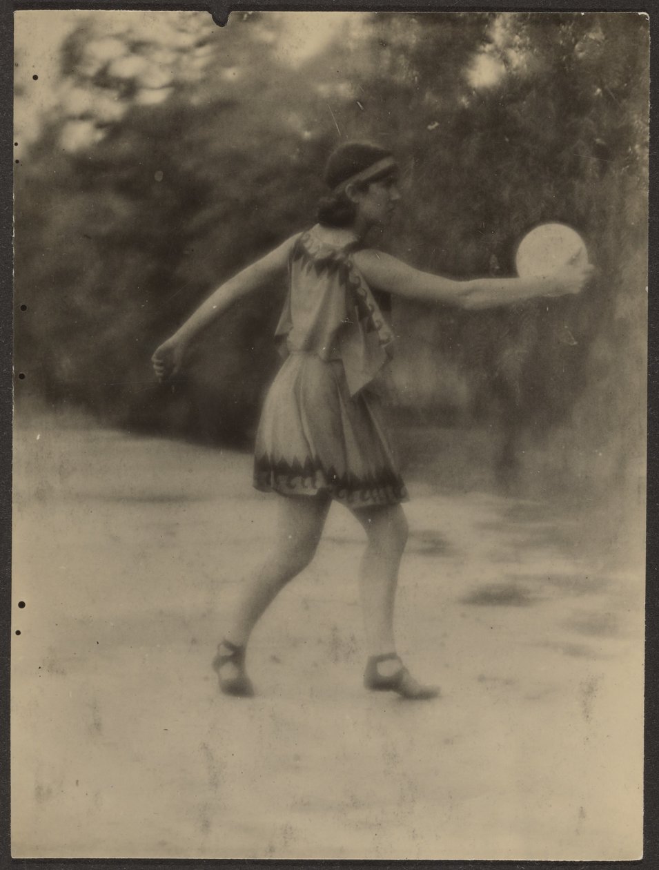 [Bailarina con disco] de Louis Fleckenstein