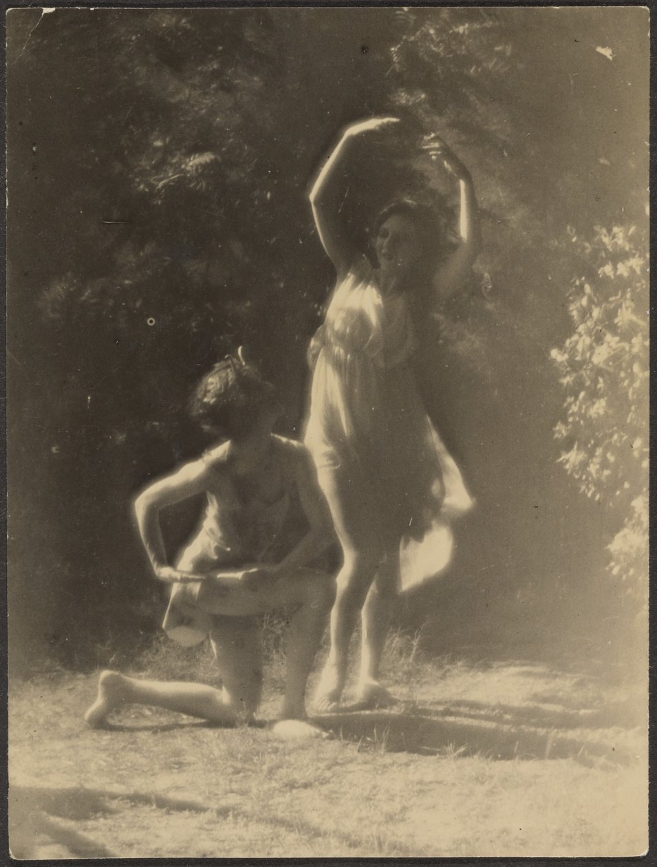 [Bailarinas en el jardín] de Louis Fleckenstein