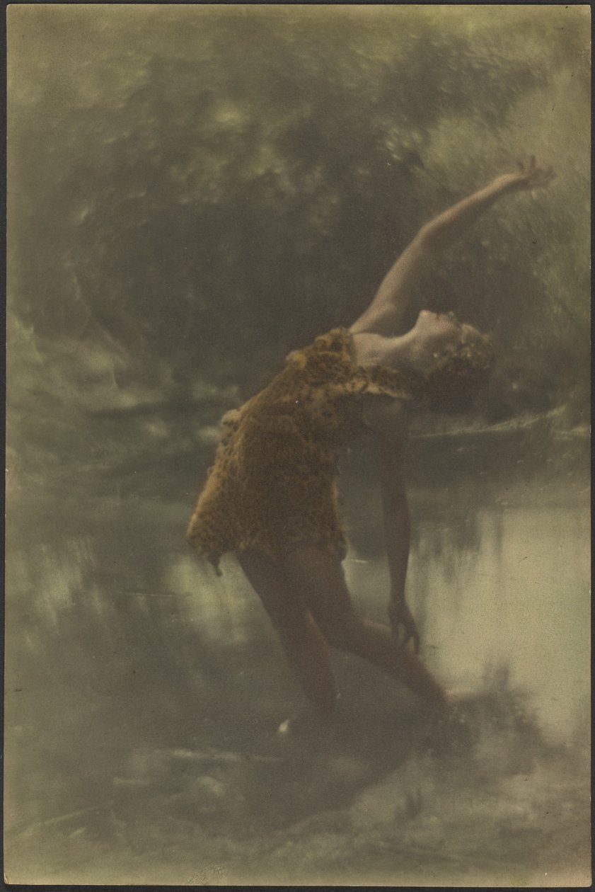 [Bailarina con traje de piel] de Louis Fleckenstein