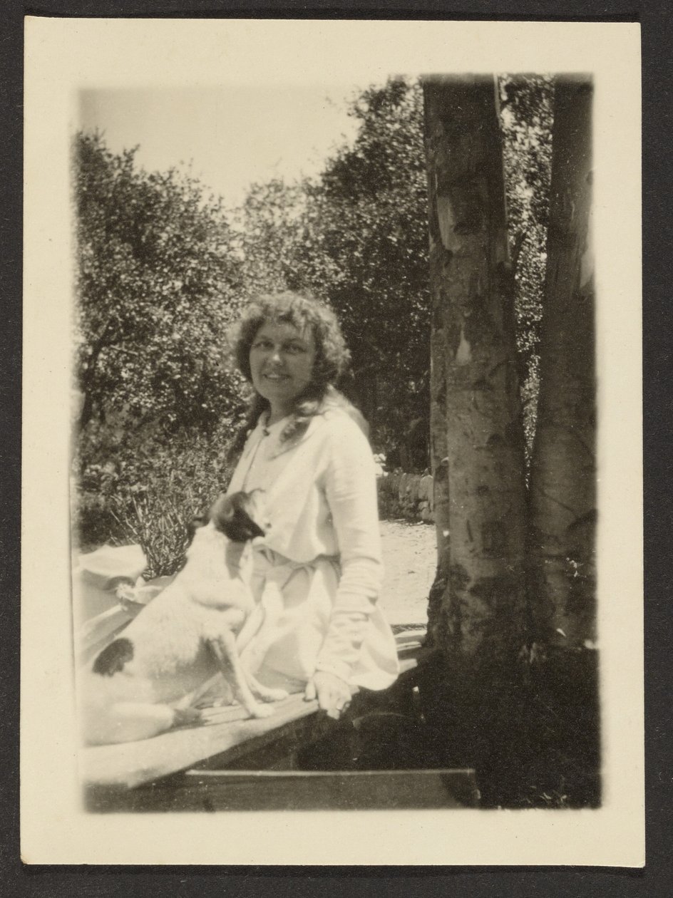 [Florence sentada con su perro] de Louis Fleckenstein