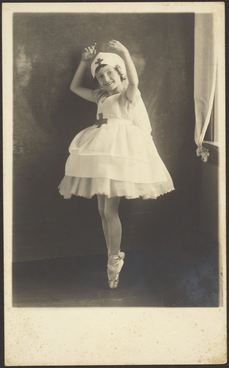 Helen Boothe como Rosie de la Cruz Roja de Louis Fleckenstein