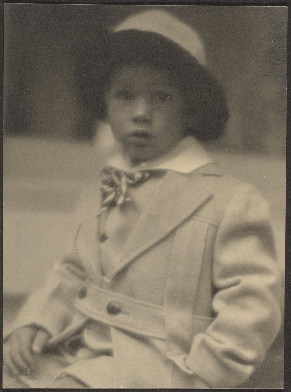 [Niño pequeño con un bonito traje] de Louis Fleckenstein