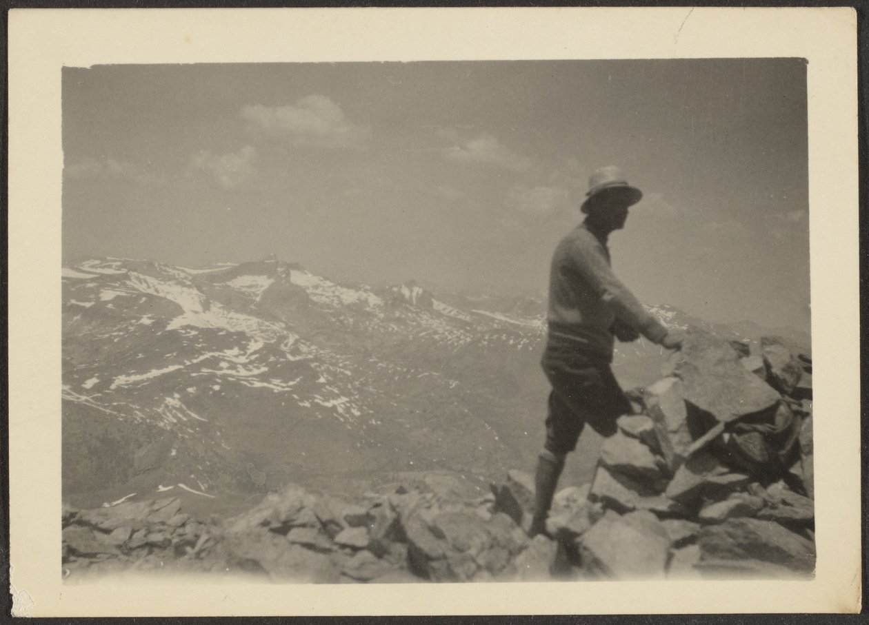 [Hombre en paisaje montañoso] de Louis Fleckenstein