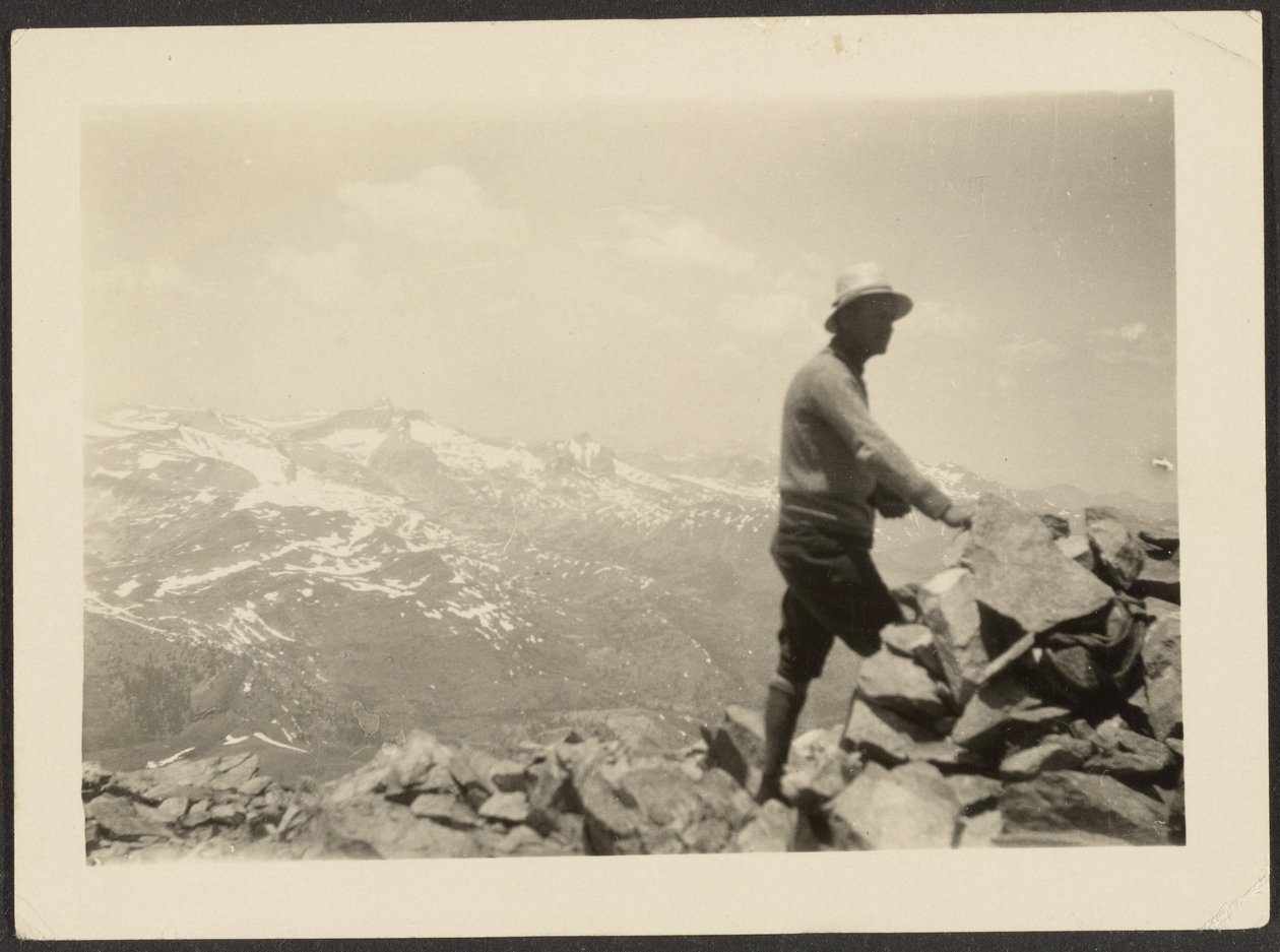 [Hombre en paisaje montañoso] de Louis Fleckenstein
