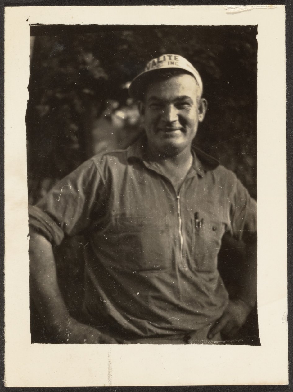 [Hombre con sombrero Valite Inc.] de Louis Fleckenstein