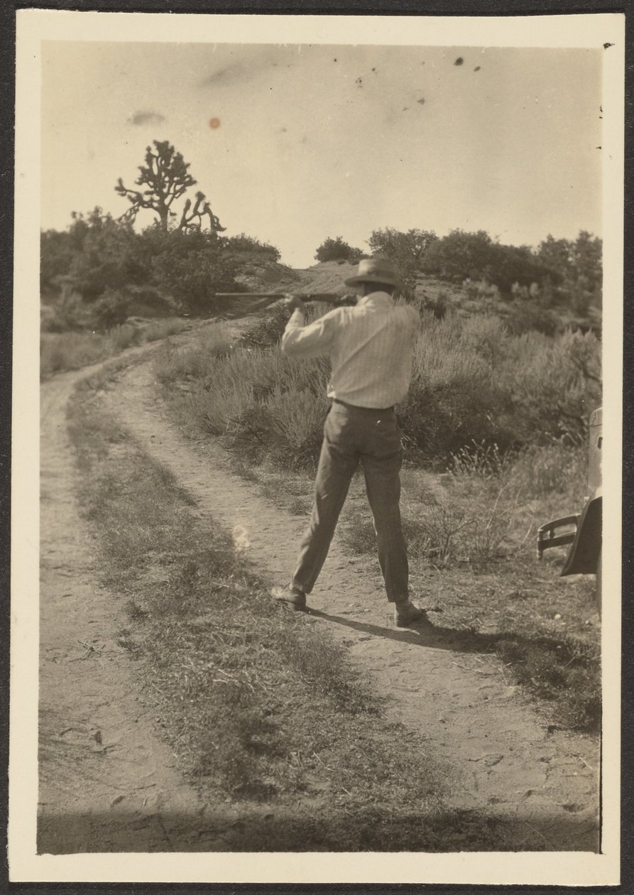 [Hombre en el camino con pistola] de Louis Fleckenstein