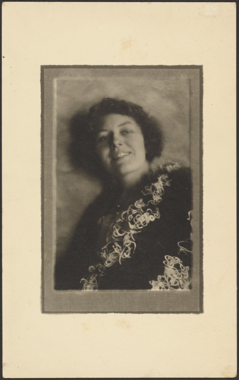 [Fotografía de un retrato de una mujer con efecto de luz] de Louis Fleckenstein