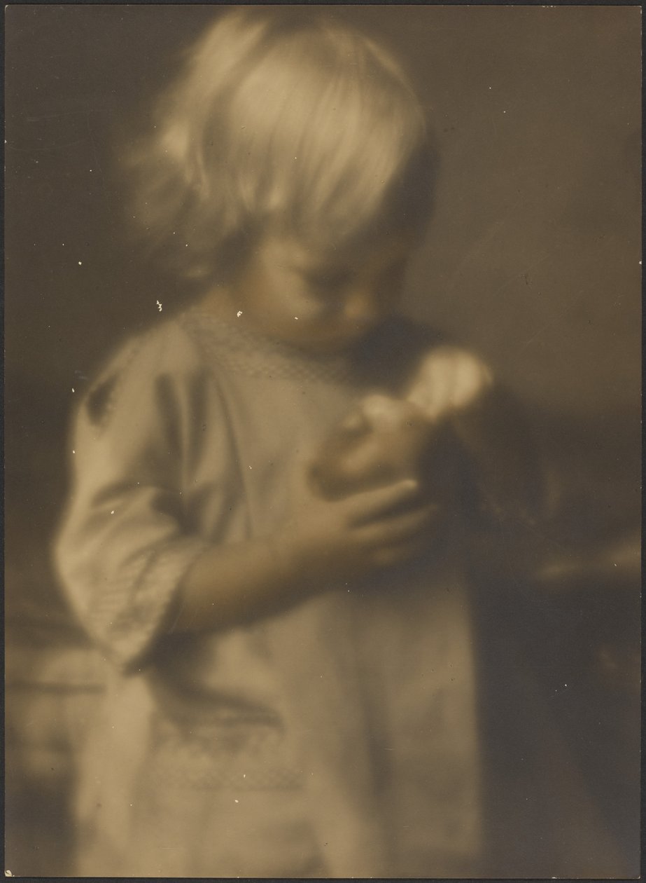 [Retrato de un niño con una manzana] de Louis Fleckenstein