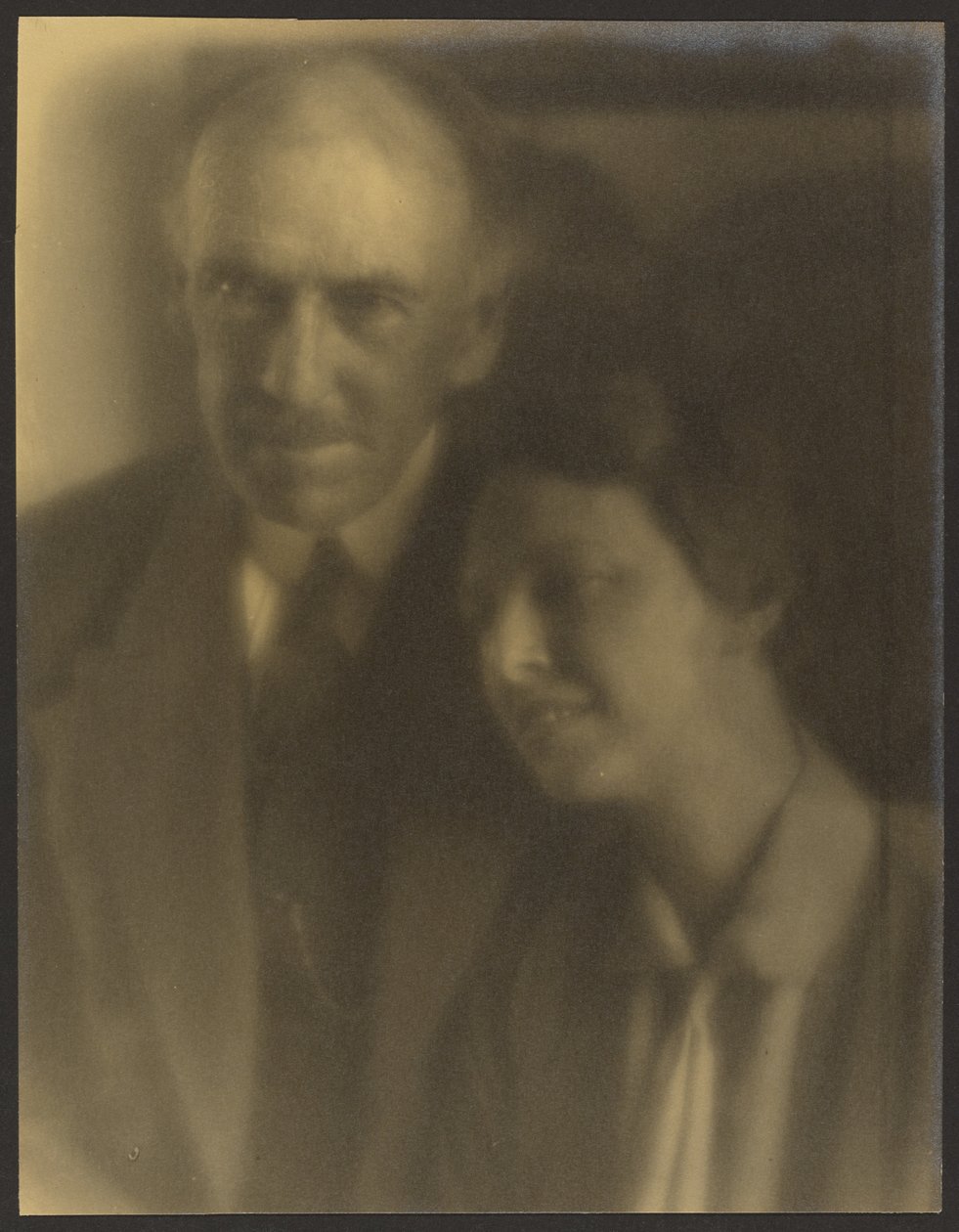 [Retrato de un hombre y una mujer apoyada en su hombro] de Louis Fleckenstein