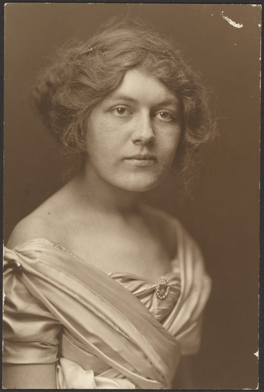 [Retrato de una mujer vestida de etiqueta] de Louis Fleckenstein