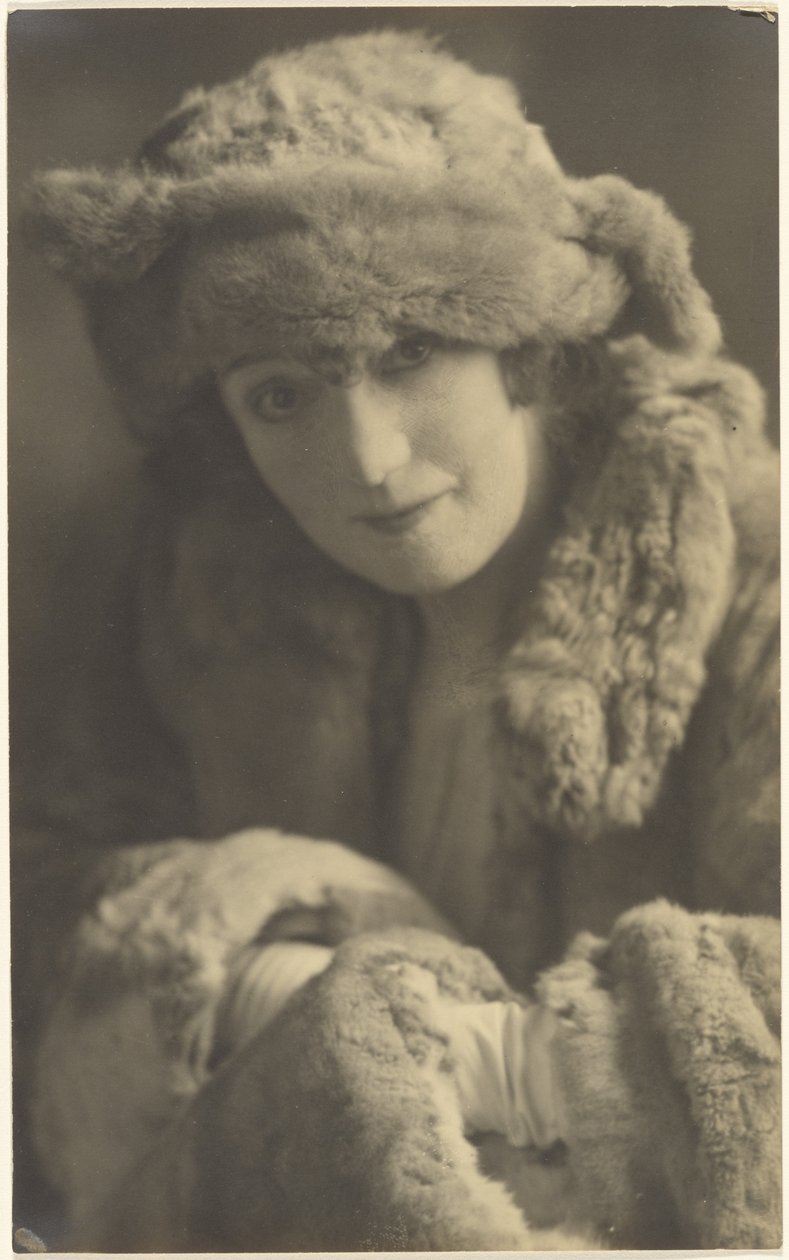 [Retrato de una mujer con pieles] de Louis Fleckenstein