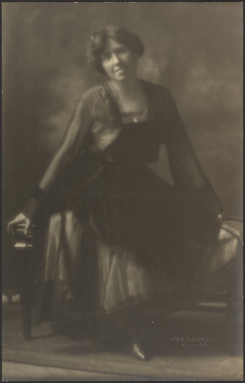[Retrato de una mujer en un banco] de Louis Fleckenstein
