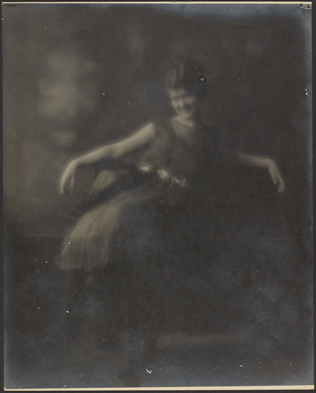 [Retrato de una mujer con un lazo en el cinturón] de Louis Fleckenstein