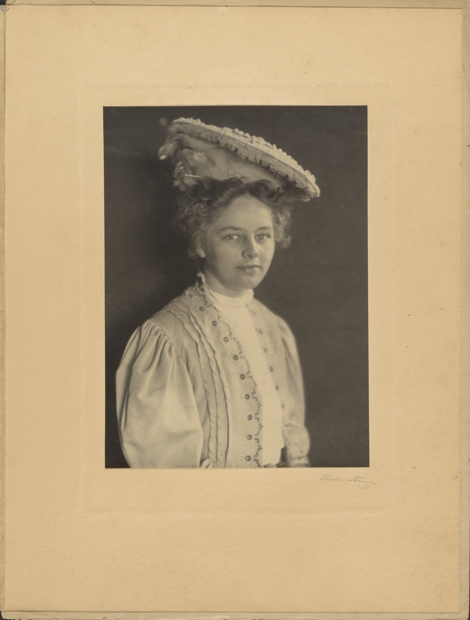 Retrato de una mujer con chaqueta bordada de Louis Fleckenstein