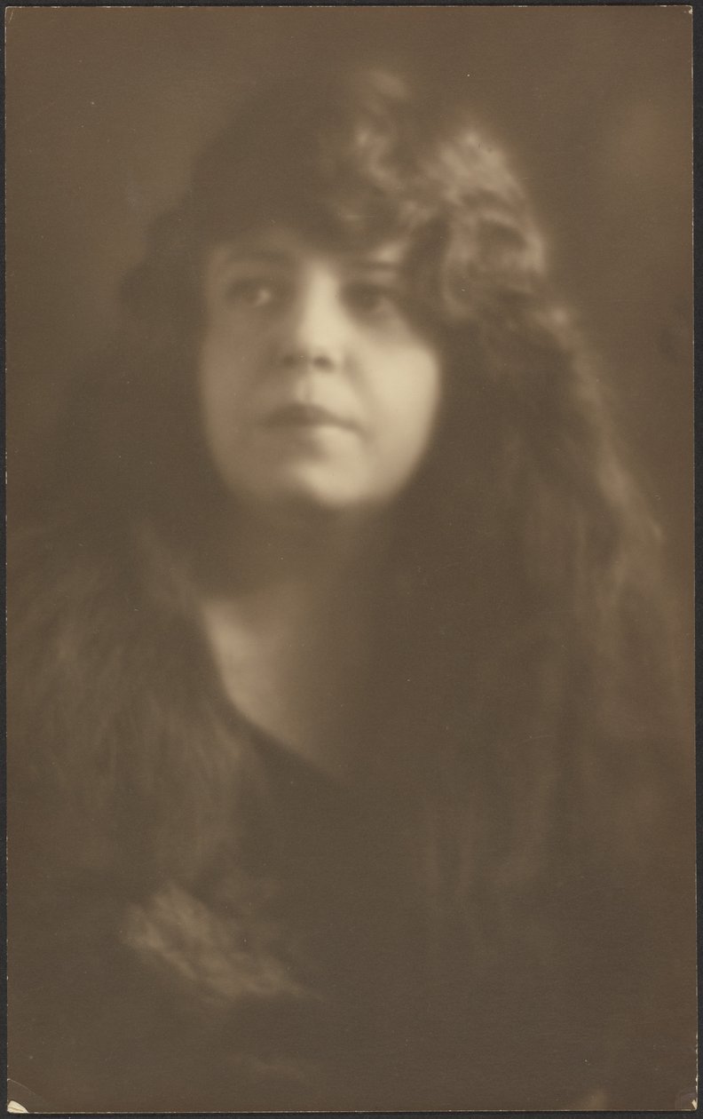 [Retrato de una mujer con el pelo suelto] de Louis Fleckenstein
