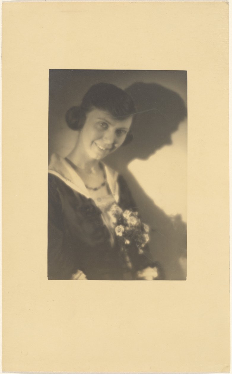 [Retrato de una mujer con sombra de perfil] de Louis Fleckenstein