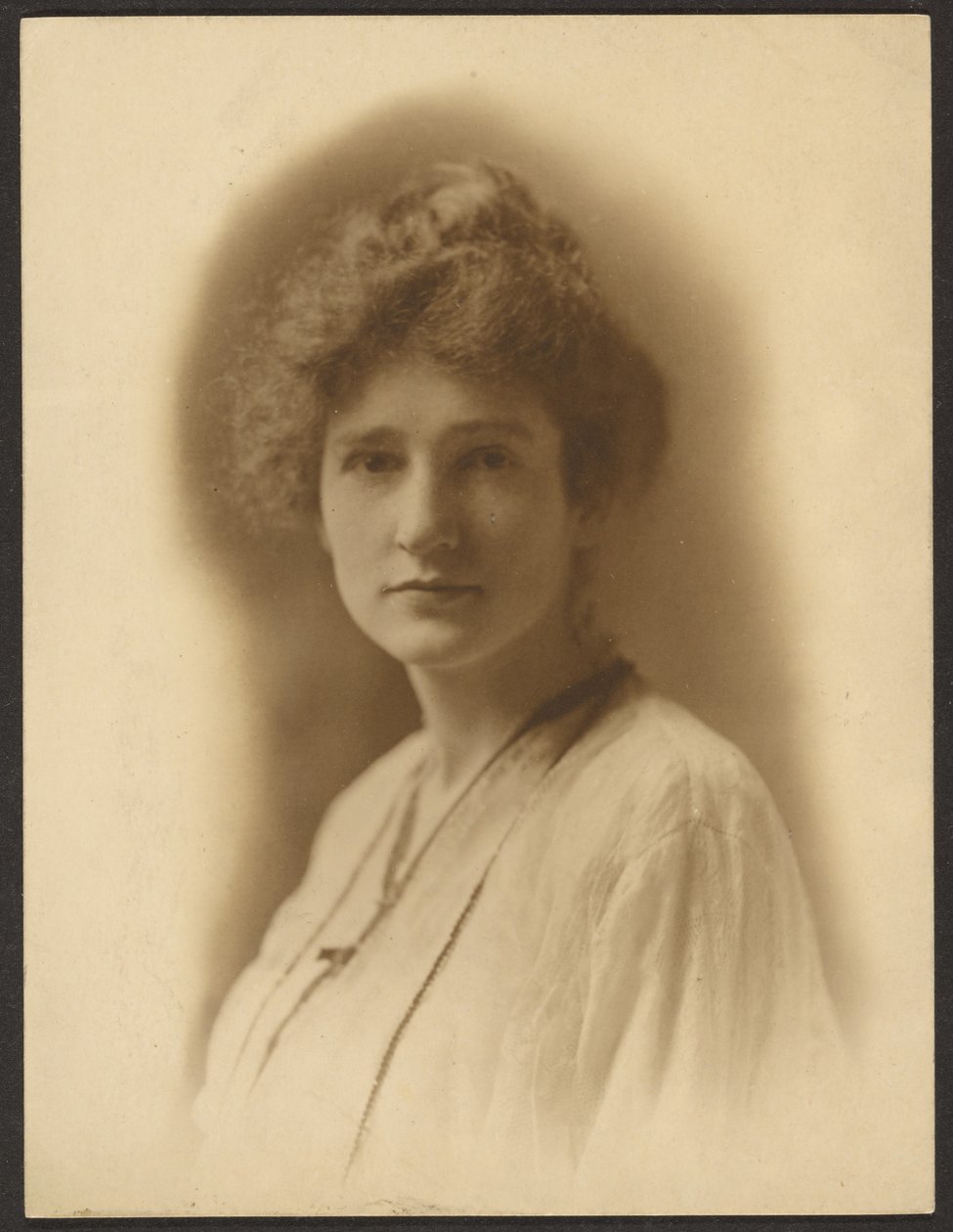 [Mujer con vestido de lino] de Louis Fleckenstein