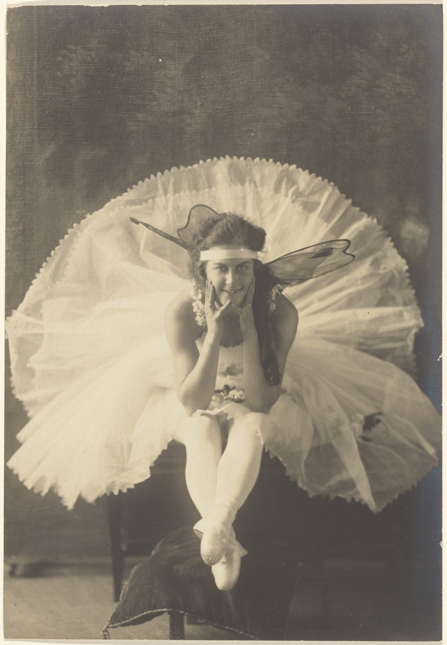 [Joven bailarina con alas de hada] de Louis Fleckenstein