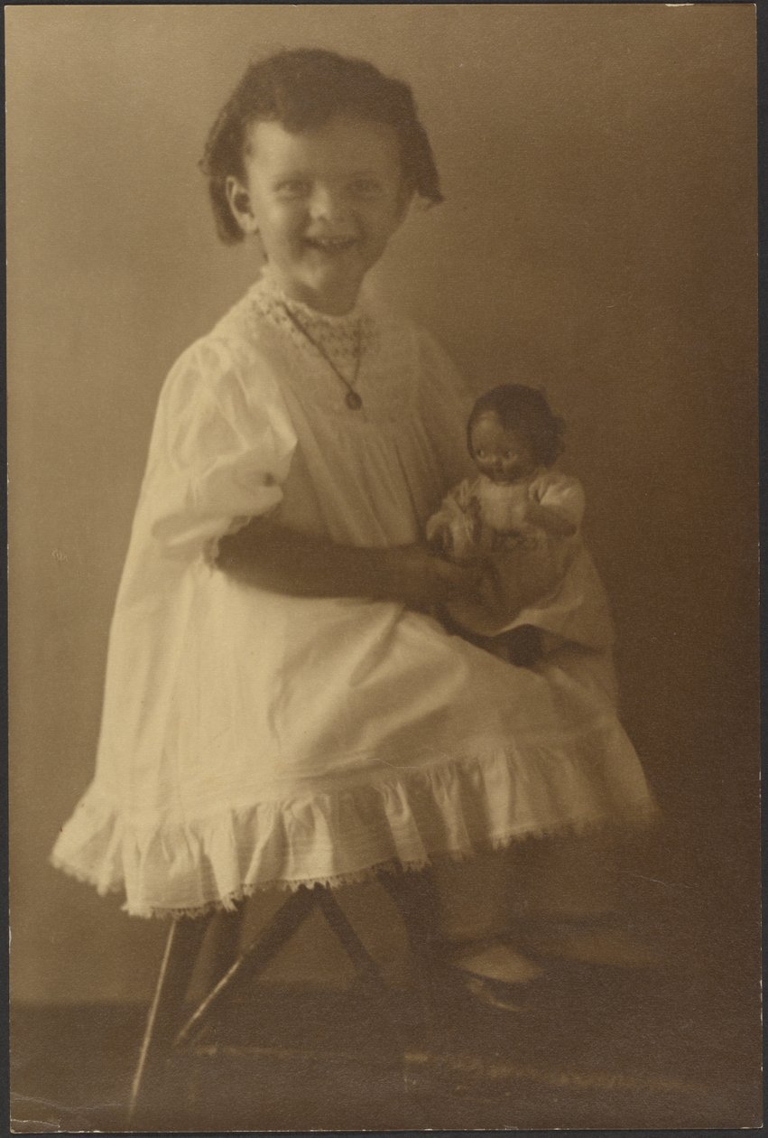 [Niña con una muñeca] de Louis Fleckenstein