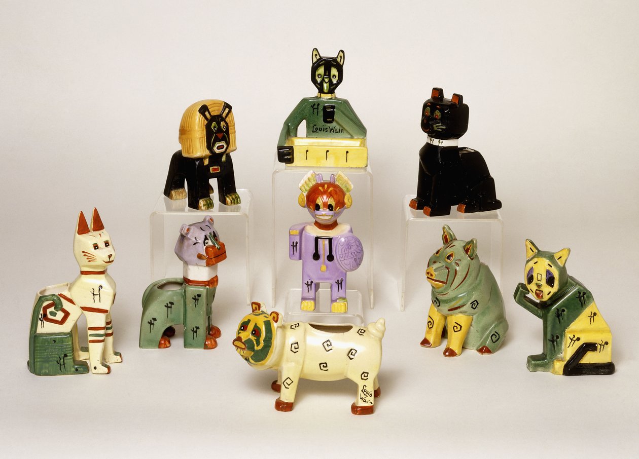 Un grupo de jarrones de porcelana con forma de animales estilizados, siglo XX de Louis Wain