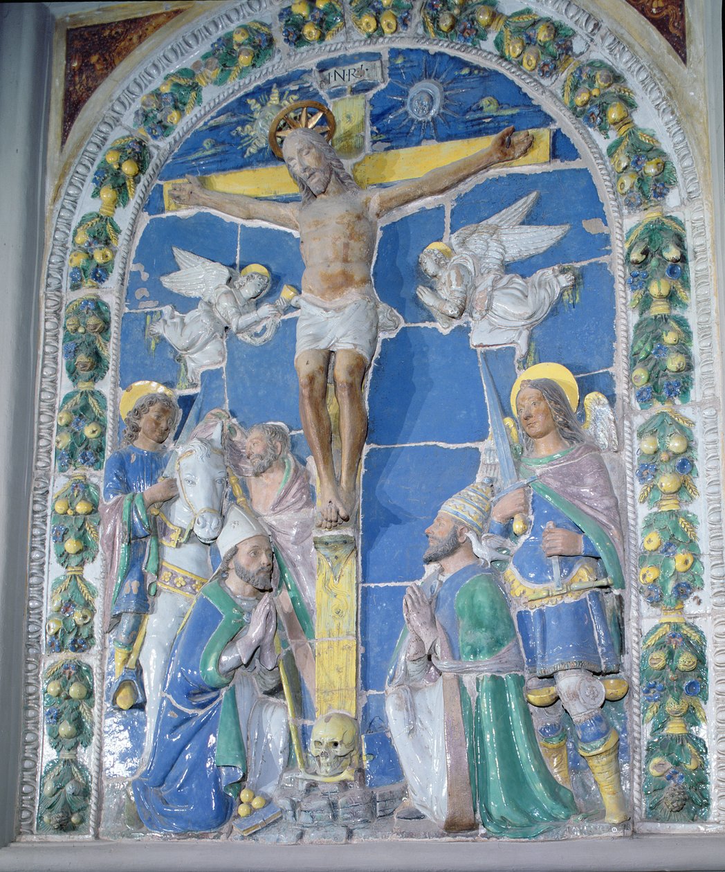 Crucifixión, bajorrelieve de Luca Della Robbia
