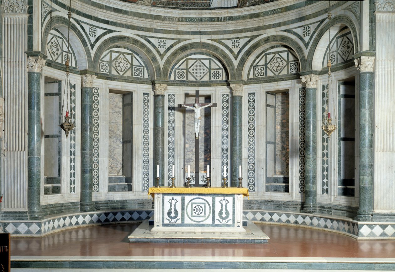 Ábside de mármol y crucifijo de terracota de Luca Della Robbia