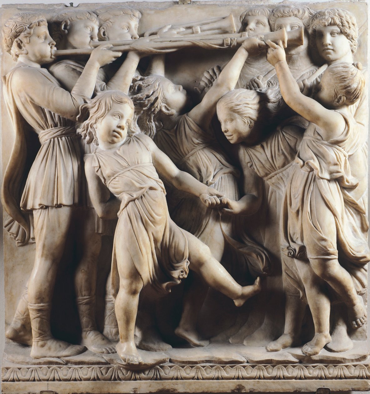 Niños y querubines bailando, cantando y tocando, detalle de la Cantoria (galería del coro) de Luca Della Robbia
