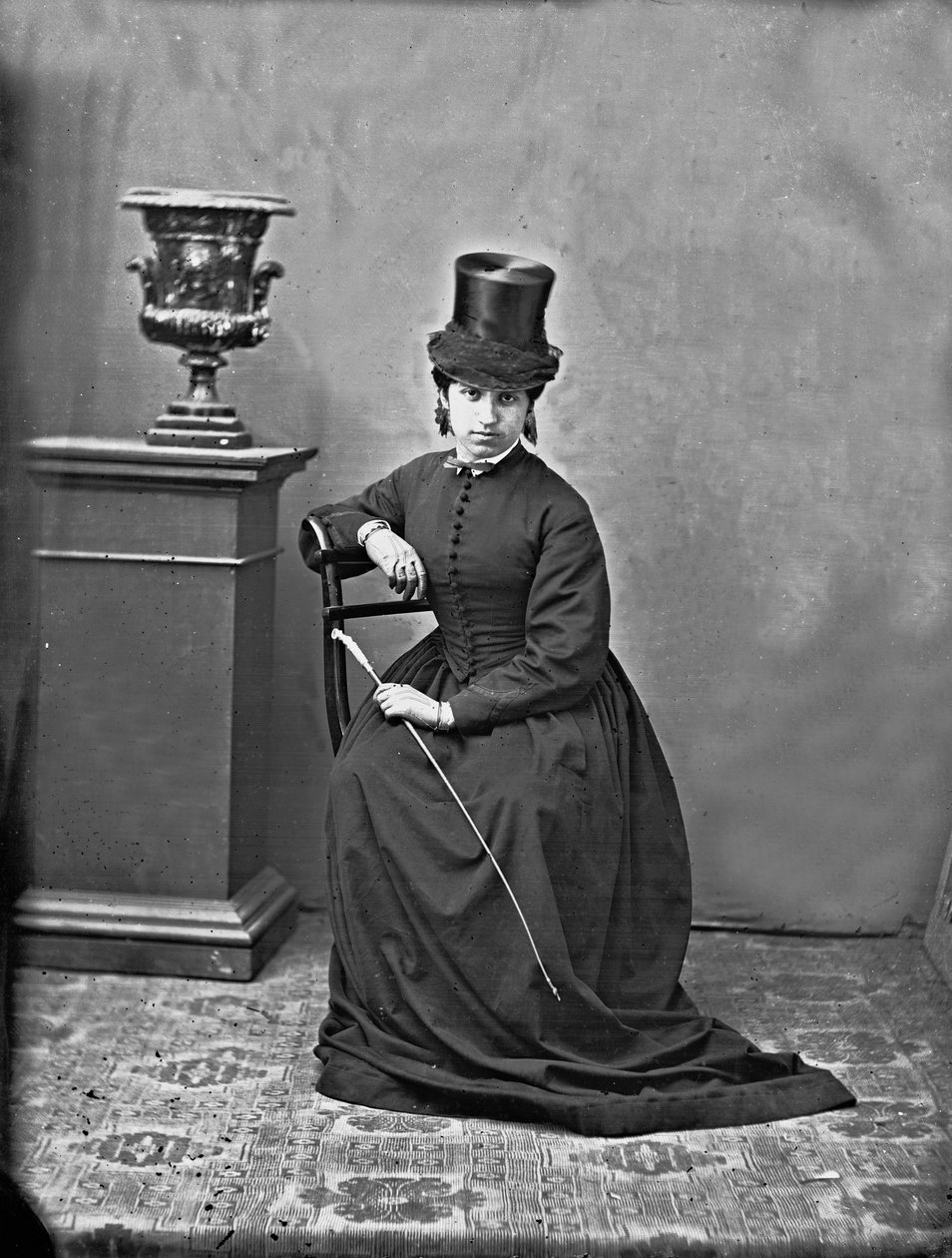Ropa de noble romano posando en una foto de estudio de Ludovico Tuminello