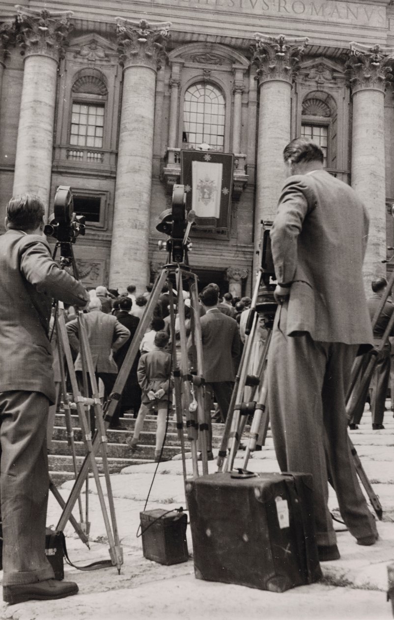 Fotógrafos en la Plaza de San Pedro de Roma de Luigi Leoni