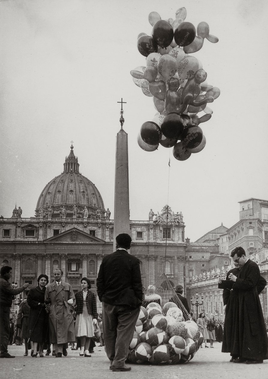 Venta de globos frente a la Basílica de San Pedro en el Vaticano de Luigi Leoni