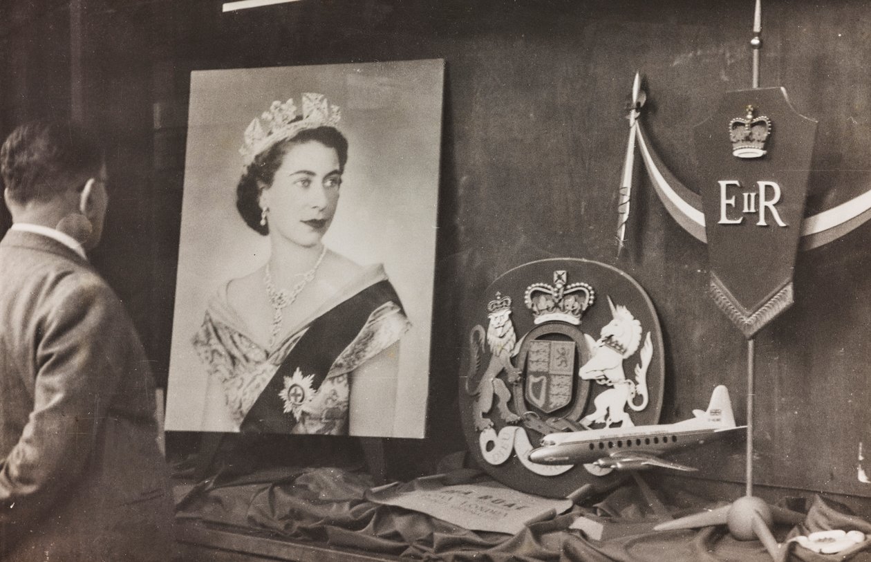 Escaparate Bienvenida a la Reina de Inglaterra Isabel II de Luigi Leoni