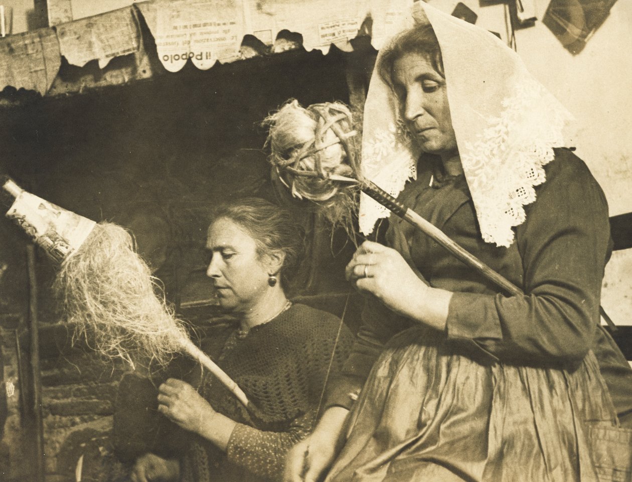 Mujeres hilando lana de Luigi Leoni