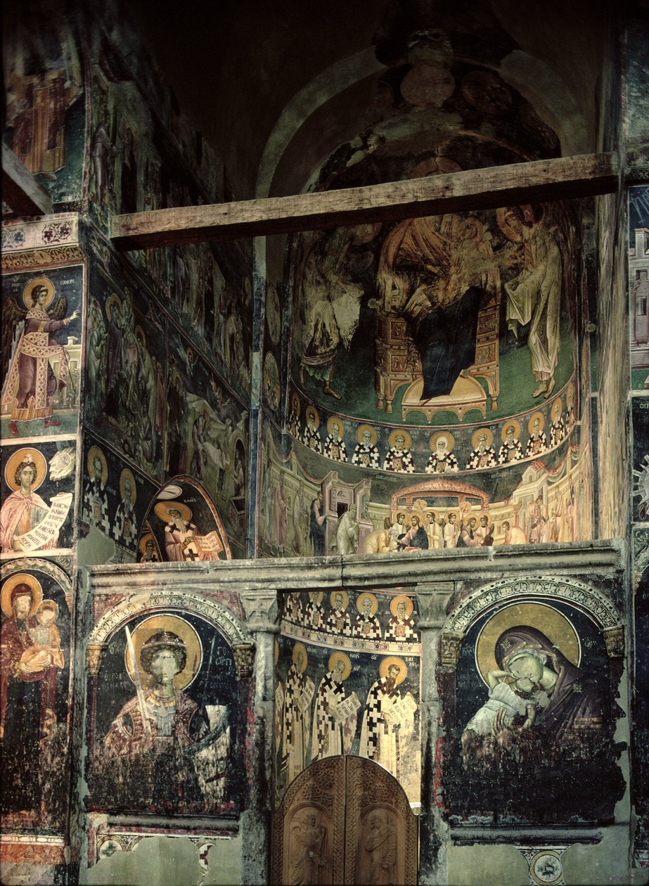 Iconostasio y ábside, frescos pintados en 1313 de Macedonian School