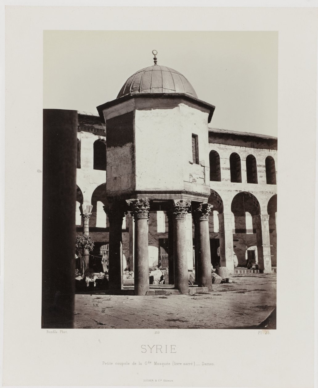 Gezicht op de kleine koepel van de grote Moskee in Damascus (Siria/Pequeña cúpula de la Gran Mezquita (libro sagrado) - Damasco) Arquitectura antigua: Egipto, Grecia, Asia Menor: Álbum de fotos (título de la serie) de Maison Bonfils